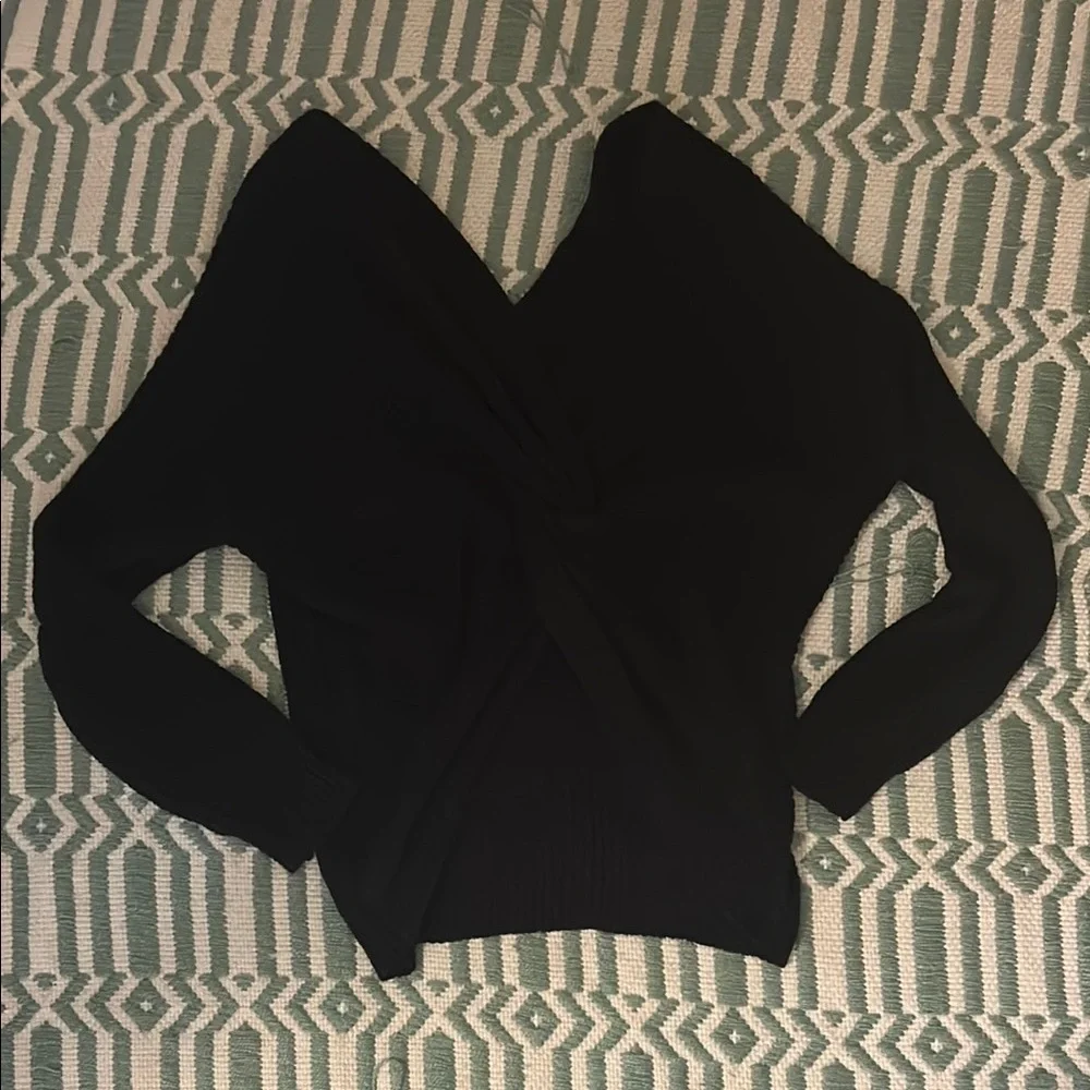 Elegant Black V-Neck Sweater - Picture 2 of 3